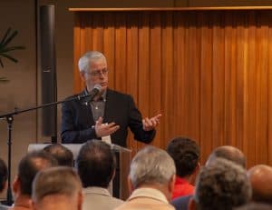 Prof. Hilton em palestra