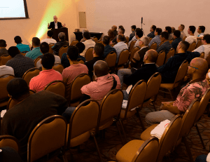 Prof. Hilton palestrando